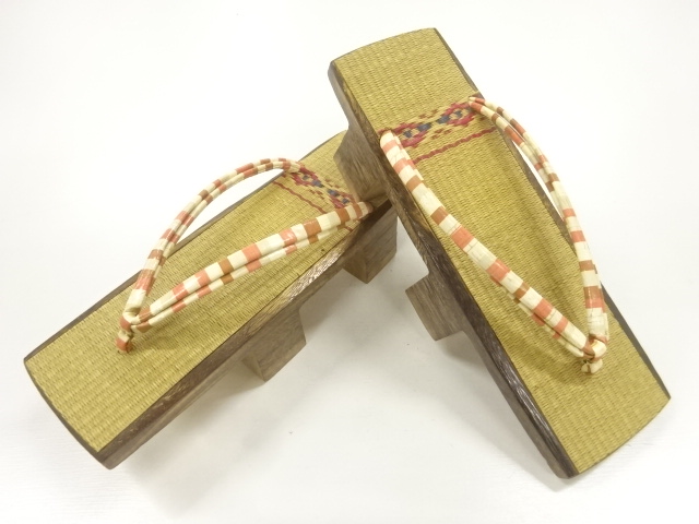 JAPANESE KIMONO / TATAMI-STYLE PAULOWNIA GETA